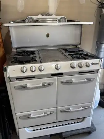 OKeefe & Merritt Stove