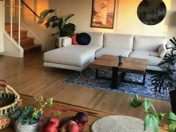 Square Coffee Table - Crate & Barrel (Seguro)