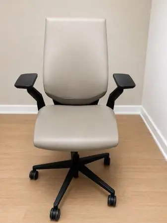 Steelcase Gesture fully loaded in perfect condition