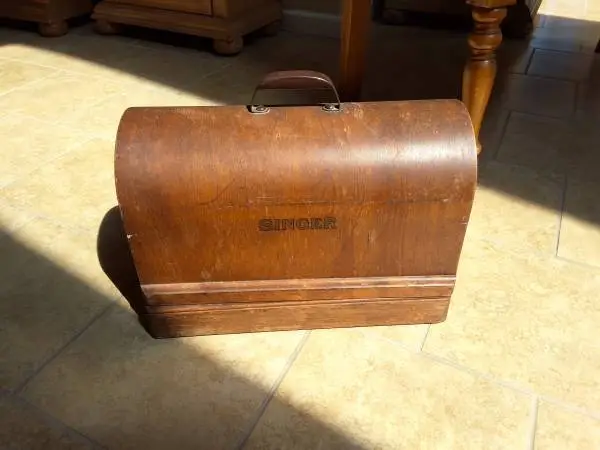 SINGER SEWING MACHINE