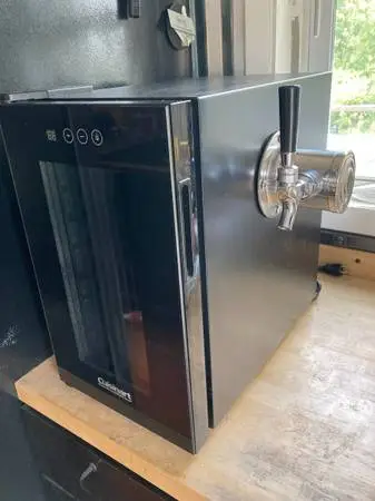Countertop beverage dispensing system
