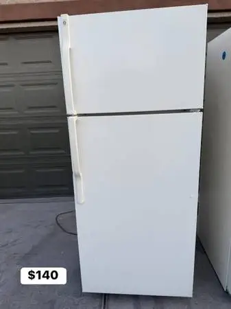 GE. 18.2 Cu. Ft. Top-Freezer Refrigerator