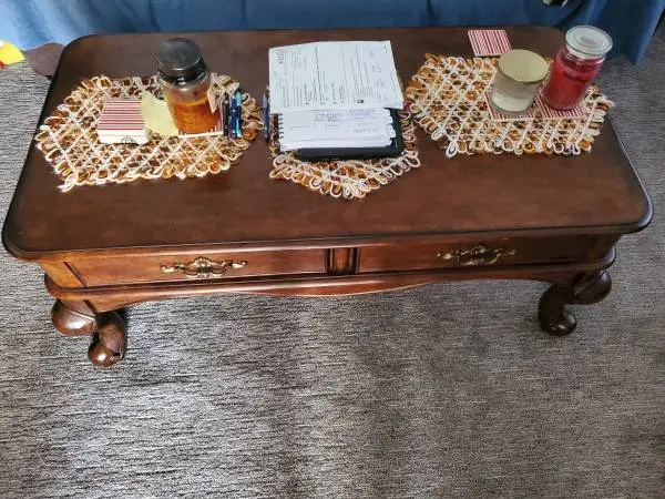 Very nice coffee table with matching end tables