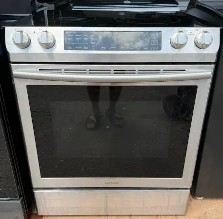 Clean & Tested Samsung 30 In Slide-In Electric Range NE58K9430SS — $300