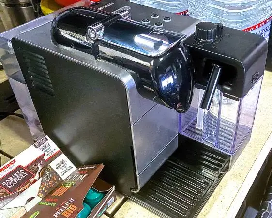 DELONGHI LATISSIMA IN EXCELLENT USED CONDITION