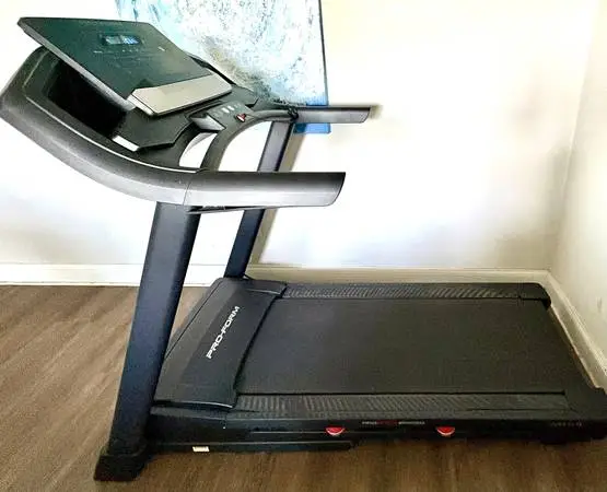 Upright Treadmill - Proform Carbon TLX