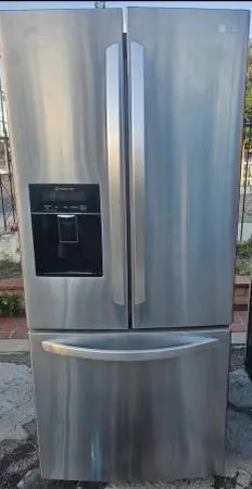 Refrigerator 30” wide lg like new