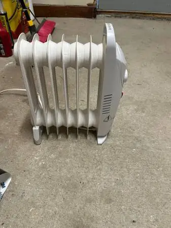 Electric oil filled heater