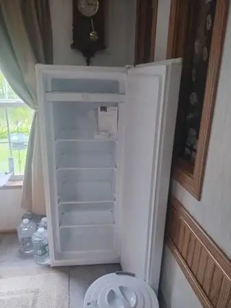 7 cubic ft upright freezer