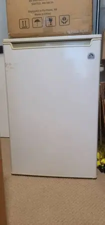 3.0 Cu Ft Small Upright Freezer
