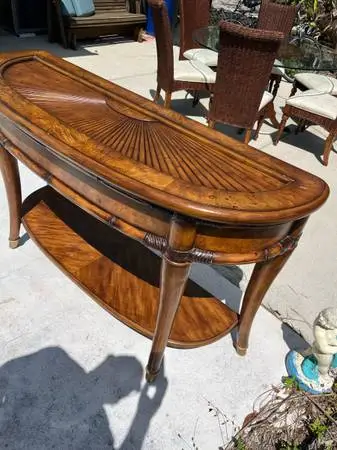 Sofa table sunburst embossed top