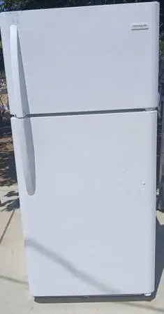 18 cu ft white Frigidaire fridge w delivery