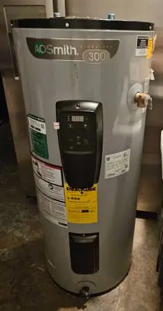 A.O. SMITH SIGNATURE ELECTRIC WATER HEATER.....40 GALLON SHORT...NEW..