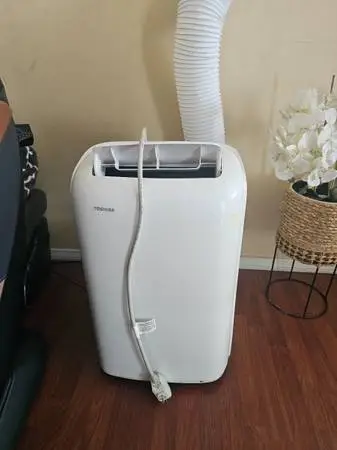 AC PORTABLE TOSHIBA 6000 BTU IS TOUCH SCREEN,EXHAUST TUBE WITH WINDOW