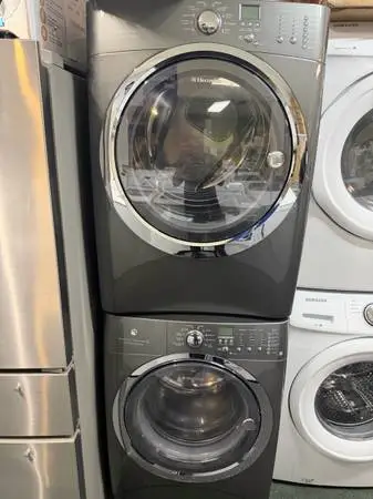 Washer and dryer set frontloaders