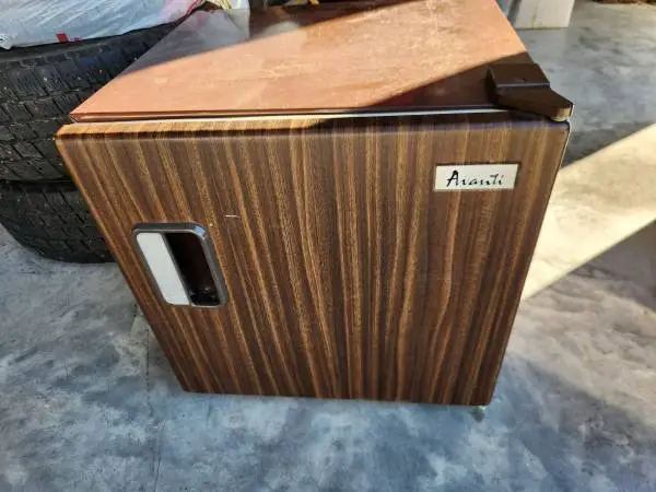 Nice small Avanti Mini Refrigerator