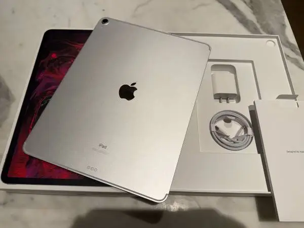 iPad Pro 12.9 3rd 1TB Cellular Unlocked + Stylus Pen
