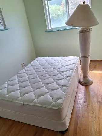 Barely used SPRING AIR - TWIN size MATTRESS & BOX SPRING