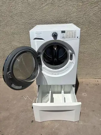Free Delivery//Frigidaire Front-Load Washing Machine – Runs Great –
