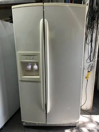 GOOD CONDITION KENMORE SIDE BY SIDE REFRIGERATOR 26.0 cuf