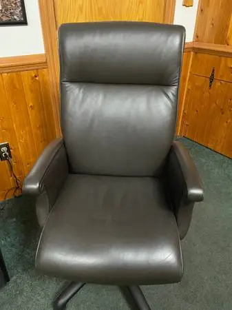 High back swivel tilt executive chair
