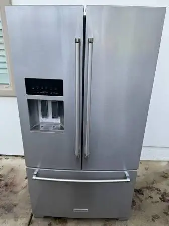 Refrigerator