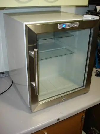 Summit Commercial Fridge Refrigerator - Works Fine - Very nice