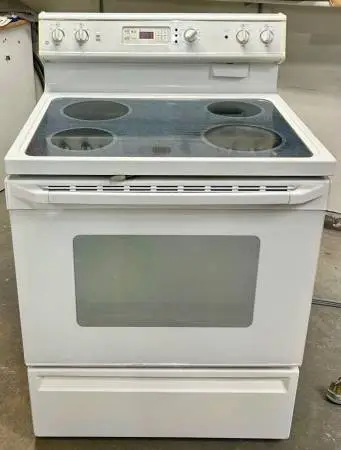 White GE Range Stove Oven Glass Top Super Clean Works Perfectly