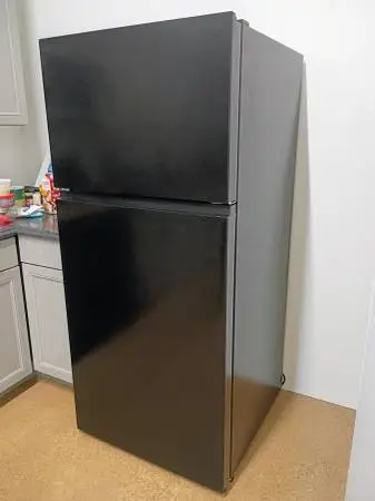 HISENSE 18 Cu. Ft. Top-Freezer Refrigerator - Hardly used!