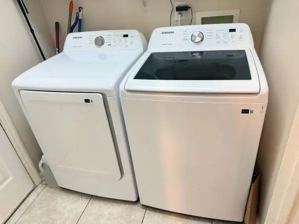 Samsung Large Capacity Washer & Dryer Set – Less Than 1 Year Old!