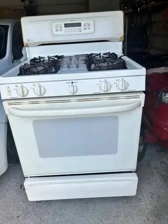 GE Gas Stove