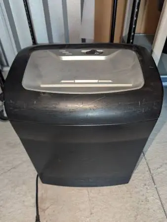 Staples SPL-TXC10A CC Shredder