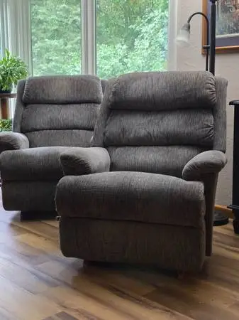 Sofa. 2 recliners