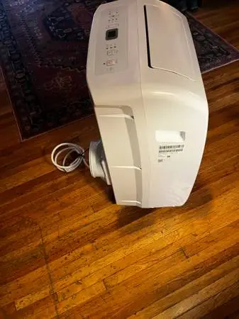 Hisense 8000 btu portable ac unit ( brand new)