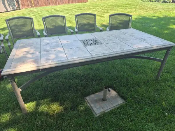 Patio table w/ chairs