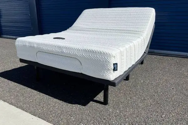 Brand new queen adjustable bed Leesa Legend Hybrid mattress and base