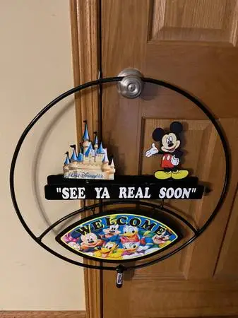 WALT DISNEY WORLD METAL SIGN 24 inch DIAMETER