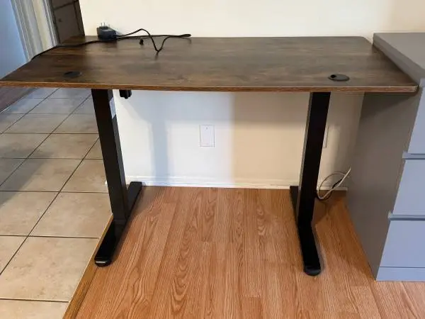 Electric Adjustable desk/table new condition