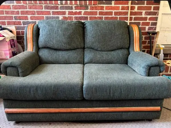2 GREEN COUCHES