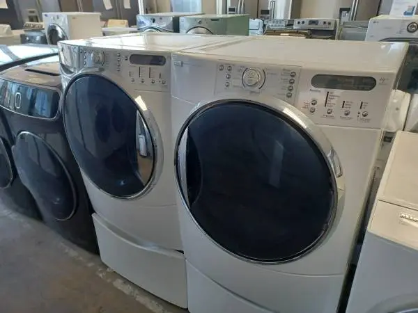 Kenmore White Front Load Washer/ Electric Dryer Set On Pedestals