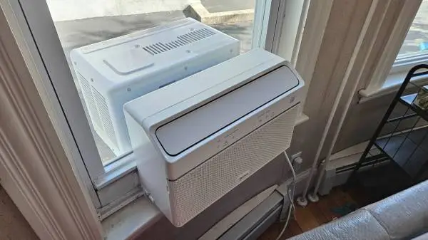 Midea U-shaped window air conditioner (8000 BTU)