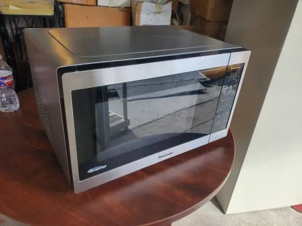 Countertop microwave oven