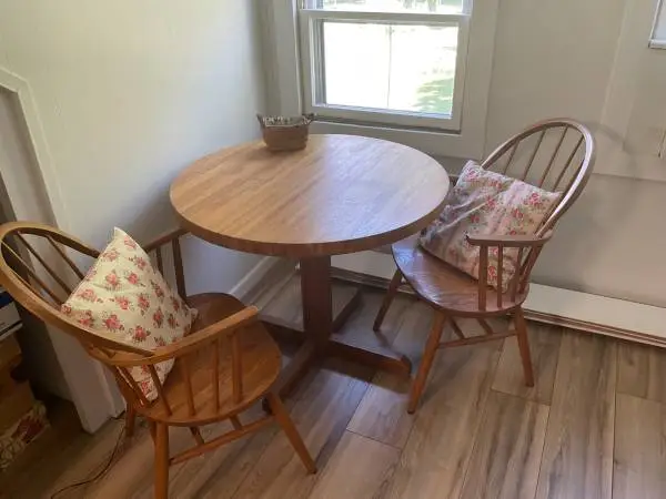 Wooden Pedestal Dining Table & Windsor Chair Set