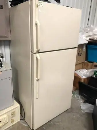 GE TBX14SITGRAD Top-Freezer Refrigerator 14 Cu Ft Temp Control OBO !!!