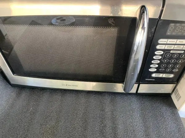 Black Emerson Microwave For Sale $15.00