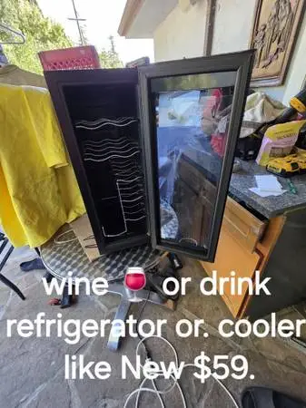 Wine or drink cooler or refrigerator