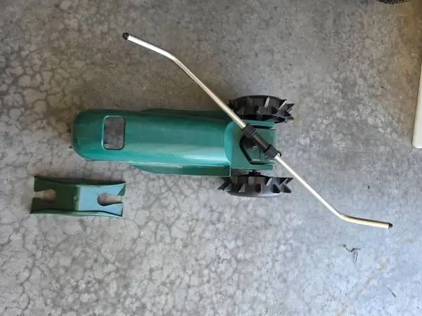 Traveling Tractor Water Sprinkler