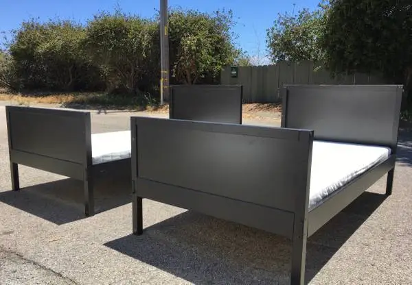 •••••(2) Twin Beds With Mattresses •••••