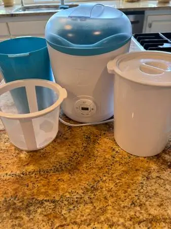 Yogurt maker