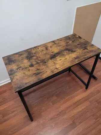 Small desk (pickup only)